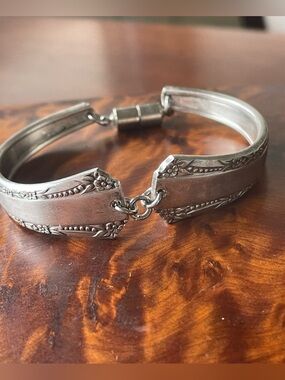 Vintage Oneida Floral Rose Silver Plate Magnetic Spoon Bracelet size 7 inch